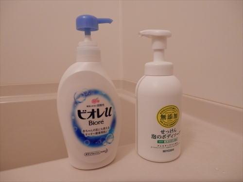 ビオレuとミヨシの無添加石鹸の画像